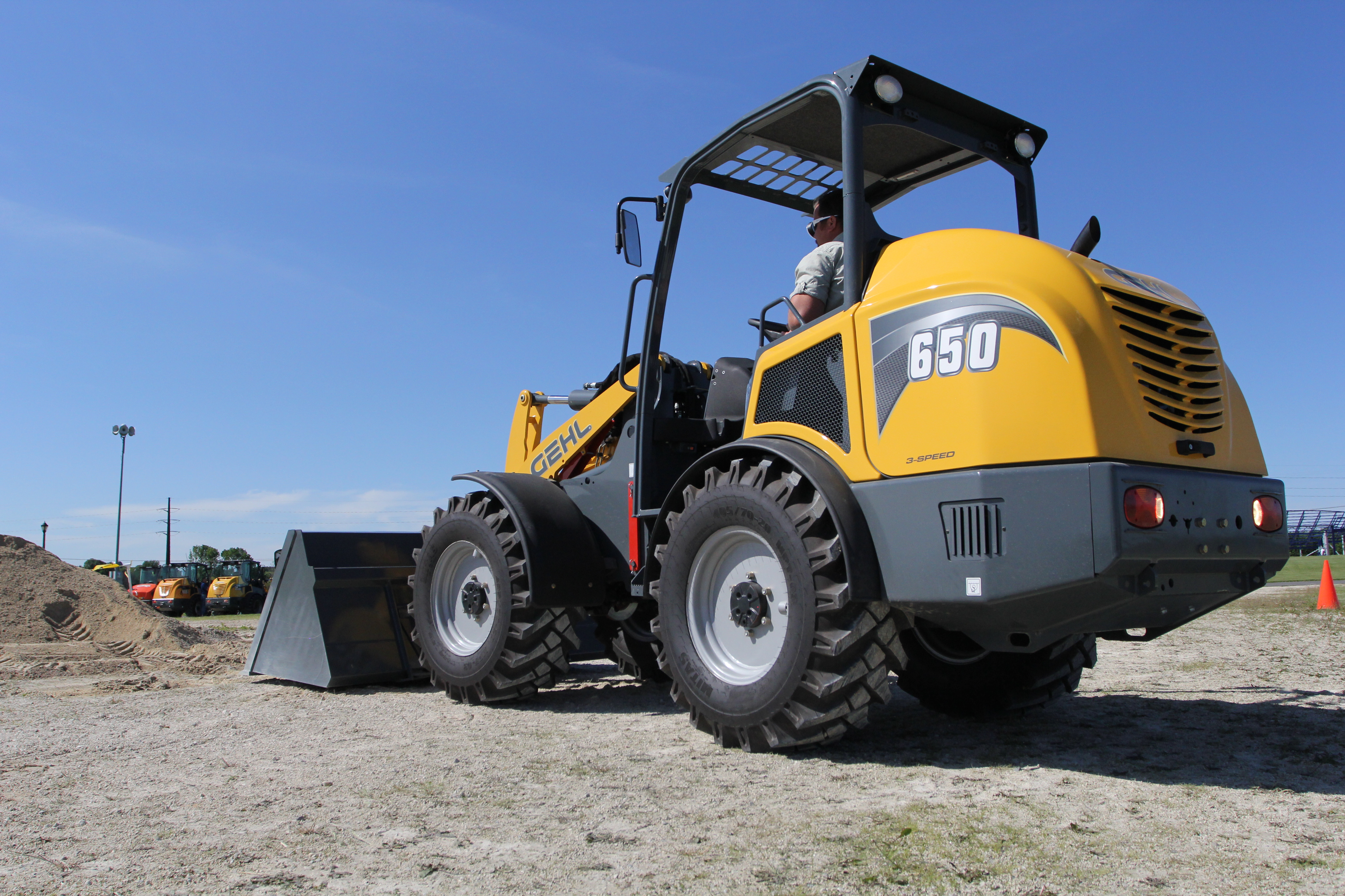 gehl_650_img_0392 GEHL by MAX EQUIPMENT SL